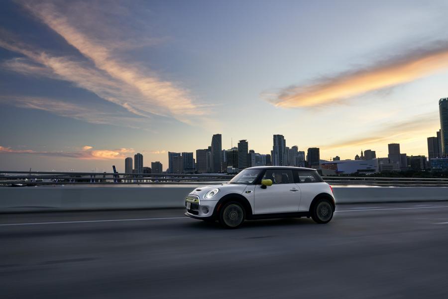  Mini Cooper SE (F56) 2020 года  (NA) (фото 8 из 342)